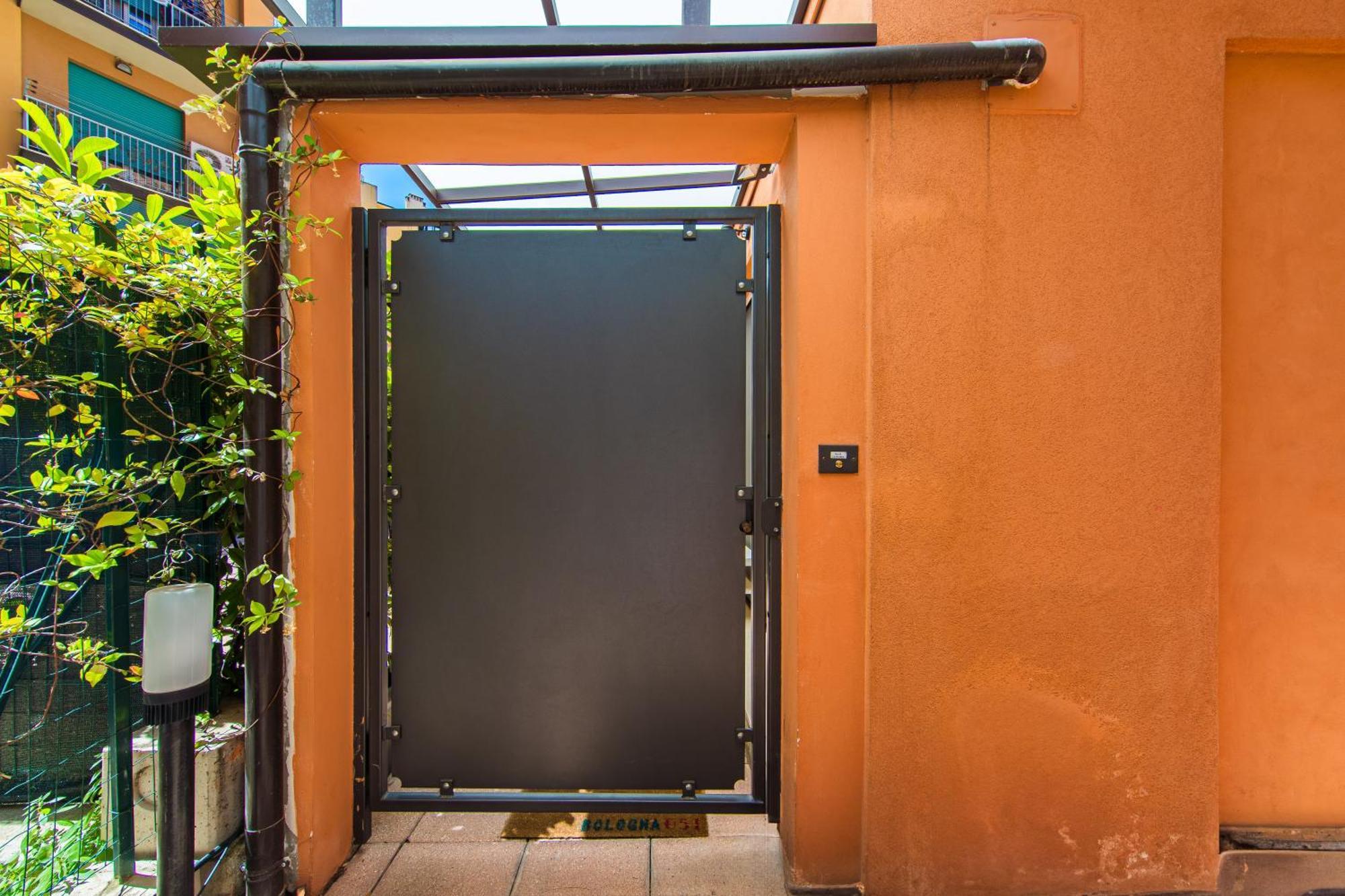 Nettuno Apartment - Private Garden In Bologna Center Exterior foto